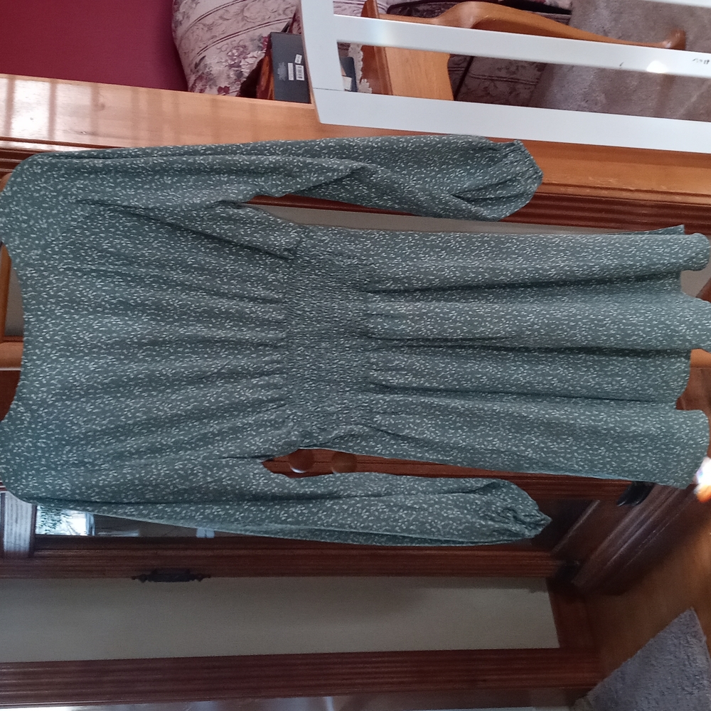 Adorable Green/White Balloon Sleeve Smocked waist Mini dress Size S - Picture 5 of 8